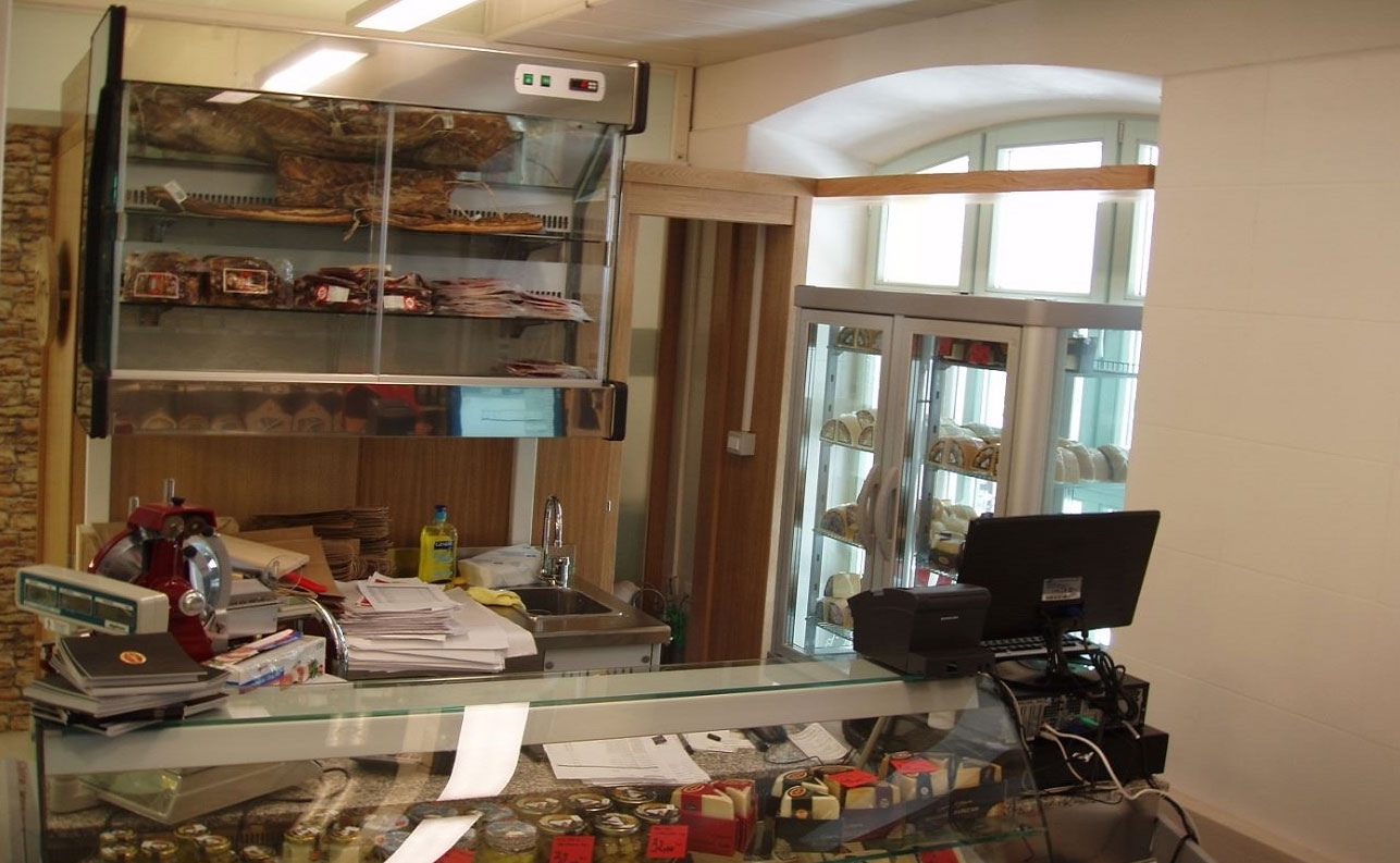 Oprema za delikates sireva i suhomesnatih proizvoda GLIGORA1